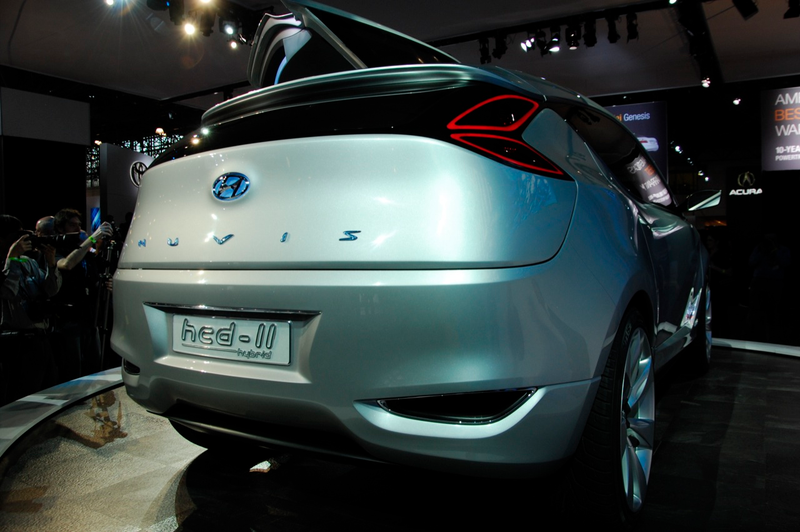 Illustration for article titled Hyundai Nuvis Concept: Hybrid Blue Drive Gives It Wings